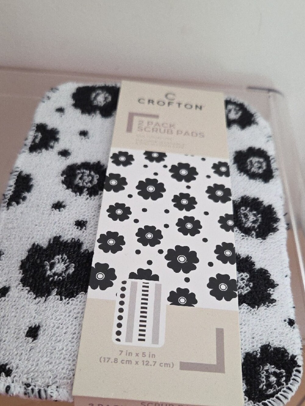 Croton Black & White Floral Scrub Pads - 2 Pack & 2 Clear Clip On Baskets - Picture 5 of 7